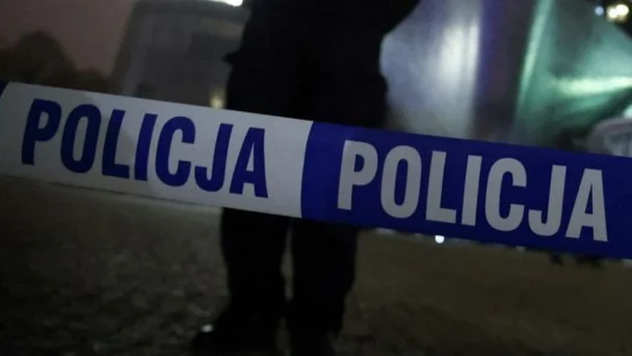 Вирва діаметром близько 10 метрів і обгорілі металеві фрагменти на місці падіння невідомого об'єкта у Тарнаві-Колонії.