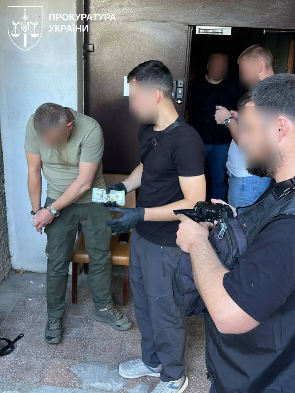 Затриманий начальник Миколаївського обласного ТЦК та СП та виявлена готівка під час затримання