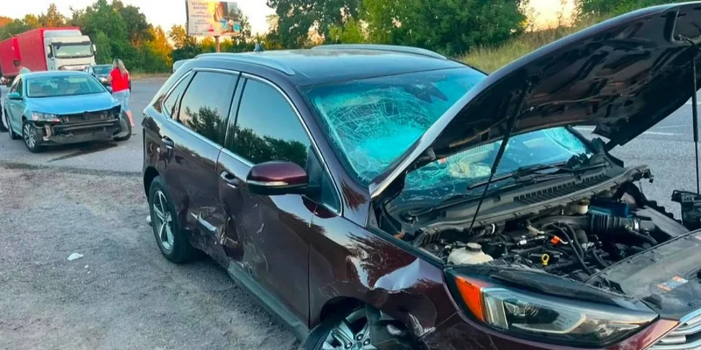 Огляд місця ДТП за участю Lexus LM350h, Ford Edge та Volkswagen Passat на трасі М-30 поблизу села Садове Вінницького району