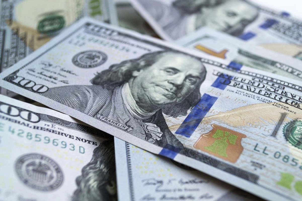 Курс валют в обмінних пунктах і банках України