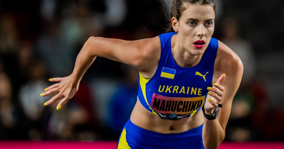 Ярослава Магучіх під час змагань зі стрибків у висоту на чемпіонаті World Athletics Ultimate Championship у Будапешті, 11